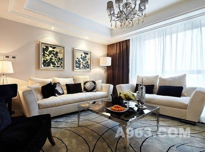 武汉室内装修全包668套餐提供了柔软的布艺沙发组合，舒适的格局，精美的装饰，流露着奢华的美，带给人们温馨的舒适感。