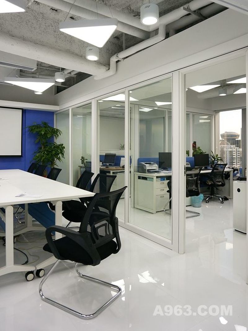 深圳办公室装修设计公司 现场完成后的实景照片
