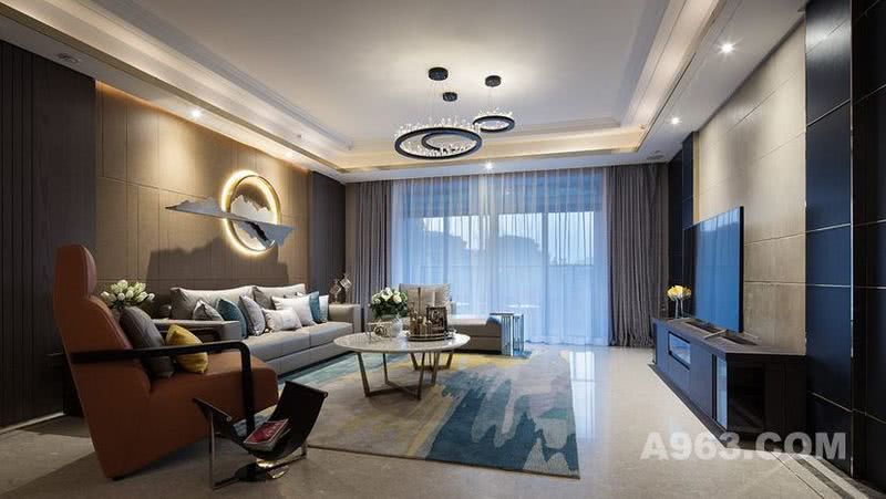 客厅：
结合硬装的精致金、绅士蓝、自然木，软装上的色彩采用水蓝、亮黄进行冷暖搭配，与硬装共同打造空间上的层次感。