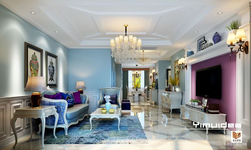    在客厅的顶面，设计师设计的简单的造型，在电视背景墙做了壁炉的造型，而背景墙面的紫色与地面蓝色地毯也是空间的亮点，与沙发靠枕呼应，丰富了空间色彩，也是空间更加的美观而舒适。
