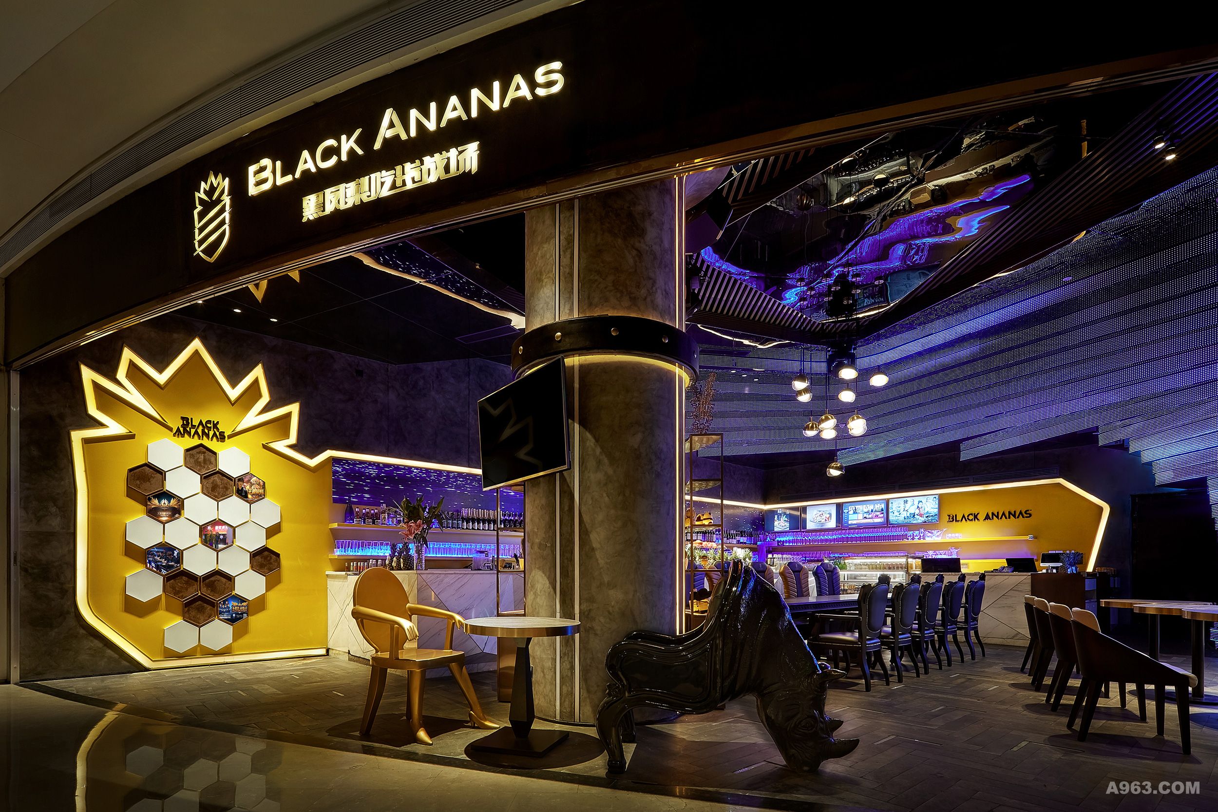 朗昇打造全国首家高端电竞主题餐厅：黑凤梨吃货战场