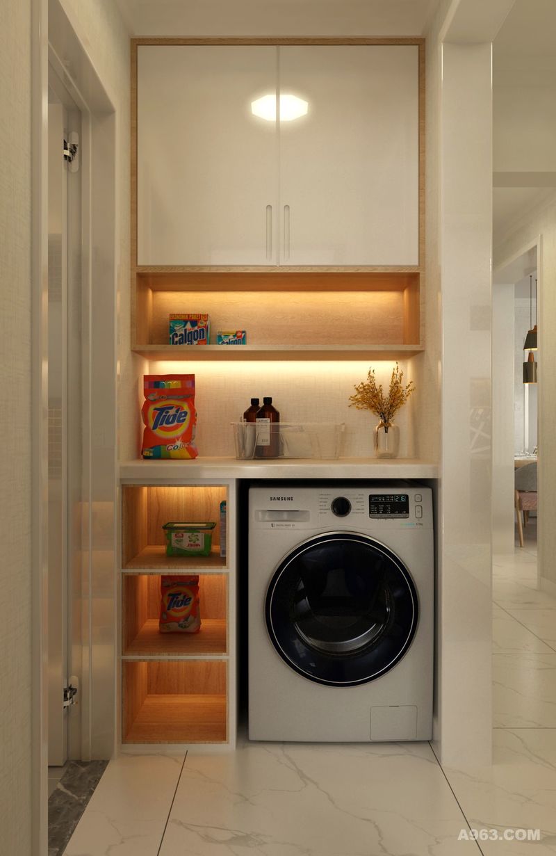 因为卫生间空间够大，所以门口放置了洗衣机，柜子设计合理空间利用完美。