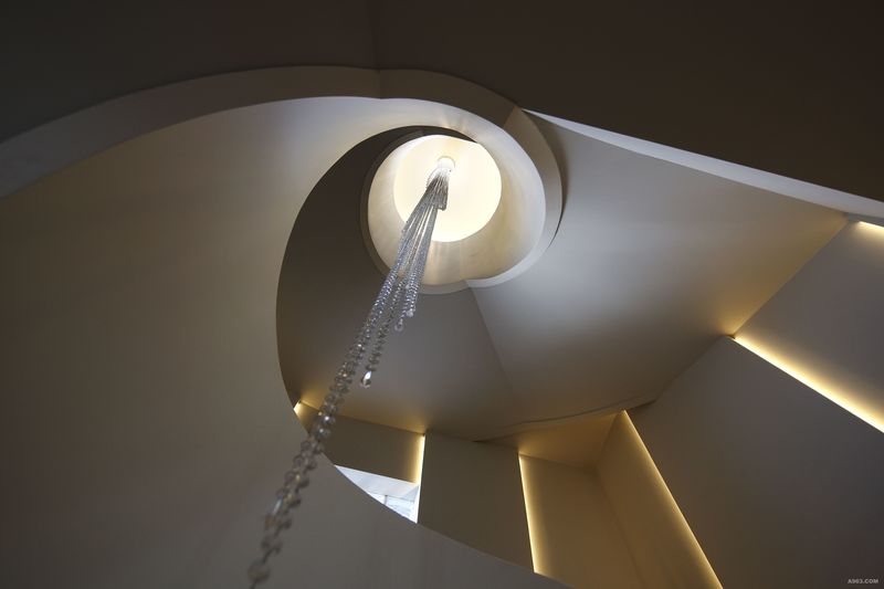 樓梯及水晶燈飾