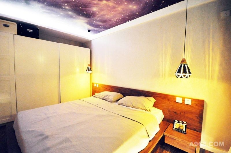 卧室星空顶的设计，在关灯之后私属空间更强的浪漫。