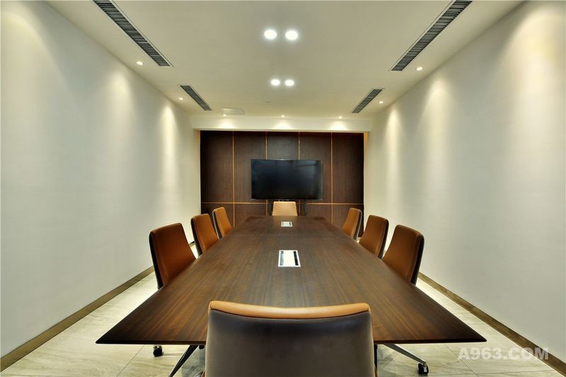 郑州专业办公室装修设计公司-新泰和通信工程公司现代新中式办公室会议室装修实景图