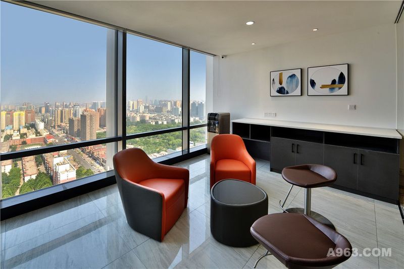 郑州专业办公室装修设计公司-新泰和通信工程公司现代新中式办公室接待区装修实景图
