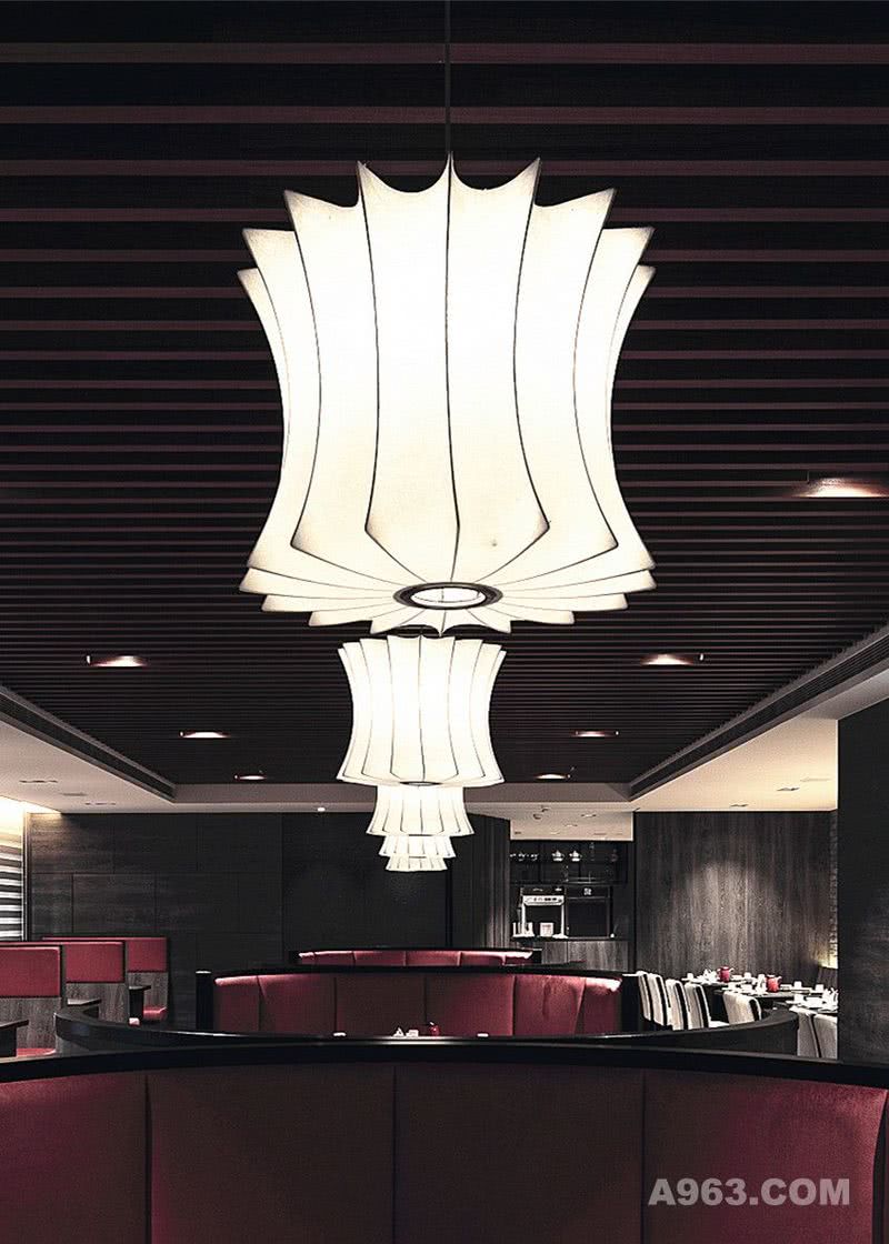 吊灯设计为设计师创作的作品，外型源自湘粤菜最知名的烧卖，使用LED，兼具美学外观与节约能源。