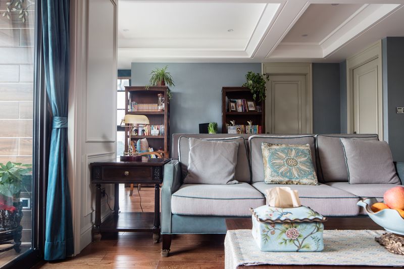 客厅．
在设计上注入几分情愫，融入自然般色调与舒适感原始基调。