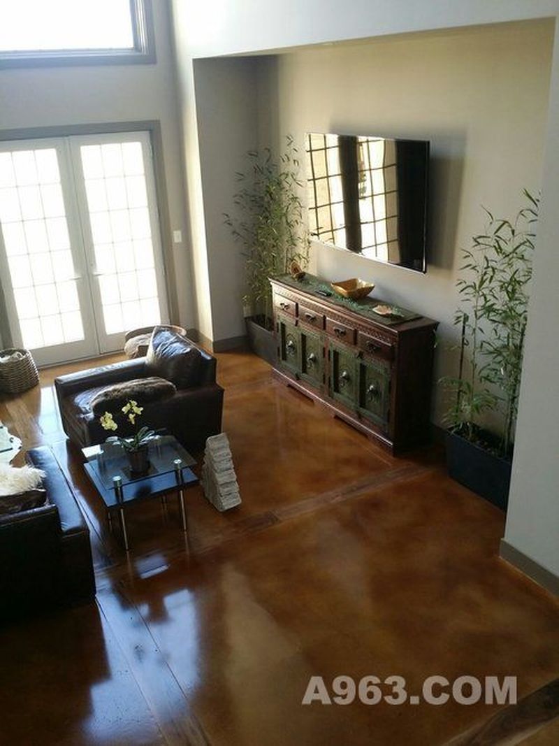 住宅空间设计--嵌入木框的着色混凝土地坪