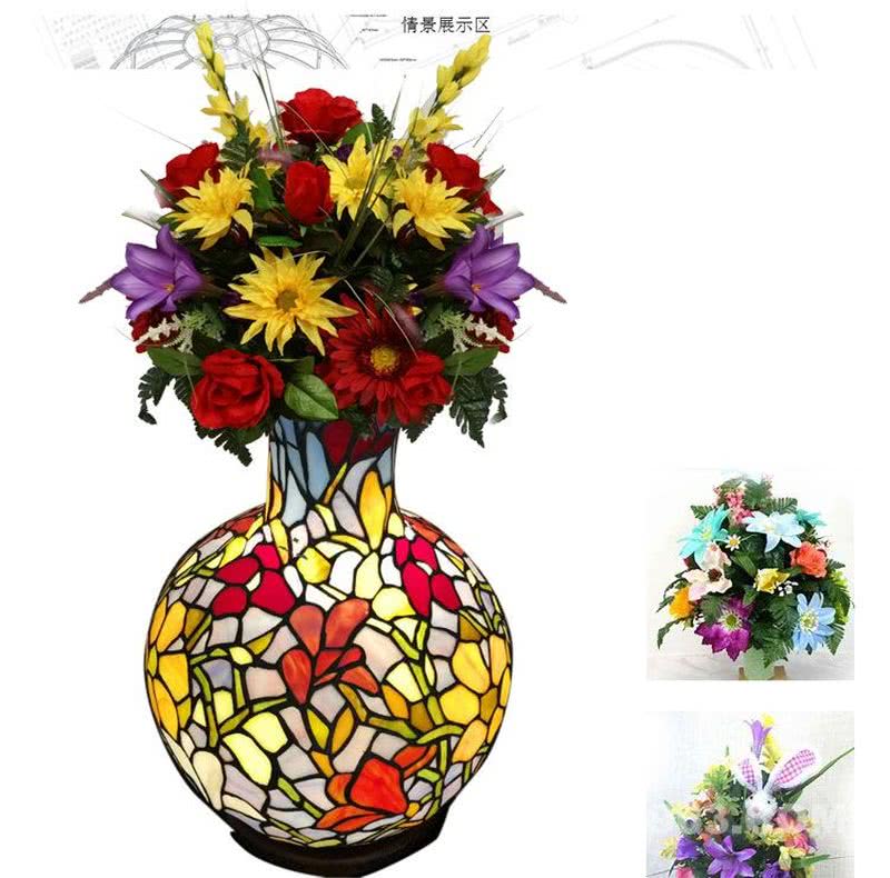 镶嵌彩色玻璃花瓶上口可以装饰干花，内部LED灯光