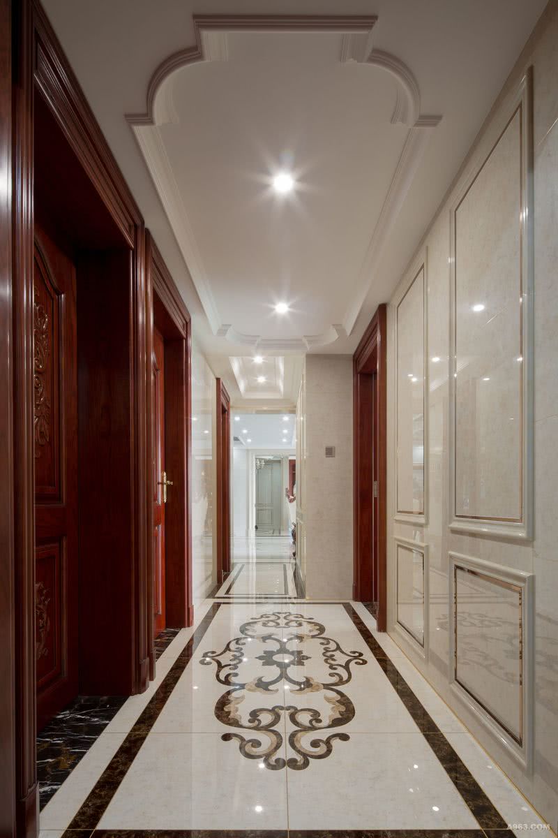 【走廊】

通透悠长的通道，是通向各个空间的必经之路，一白一棕，色泽差异使得空间更有层次感，也更鲜明活跃。请输入图片说明