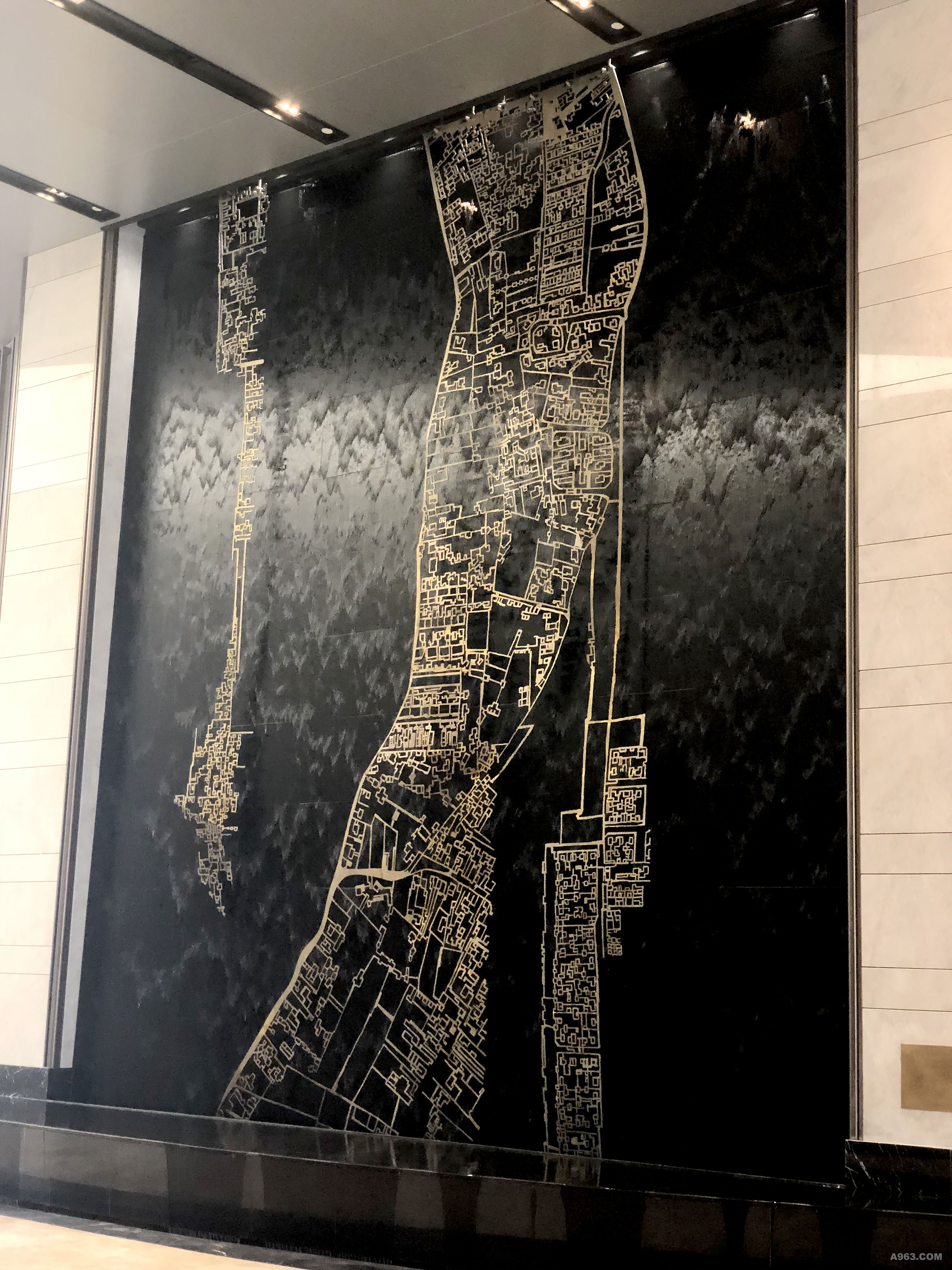 中远海运艺术品项目之《海纳·集》（材质：铜）实景图全图（侧面）