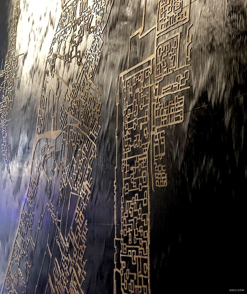 中远海运艺术品项目之《海纳·集》（材质：铜）实景图局部（侧面）