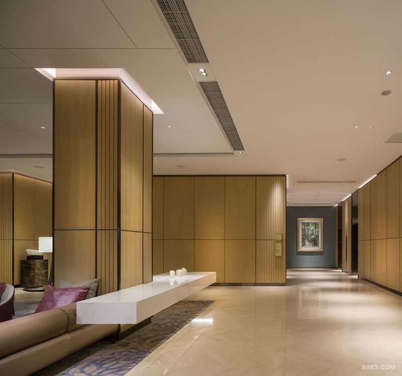 凯悦嘉轩酒店：细看角落的艺术挂画，为整个空间增添更多雅致的品味。