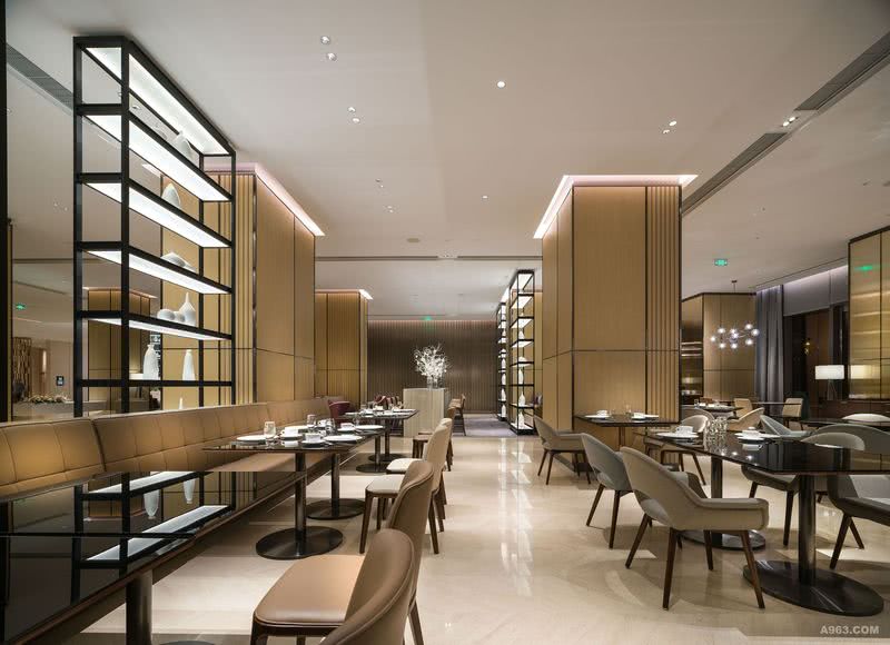 凯悦嘉轩酒店：明亮的用餐空间为住户提供了愉快用餐和闲谈的场所。