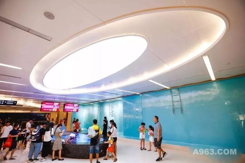 天霸设计与您分享深圳华强北地铁商业街设计