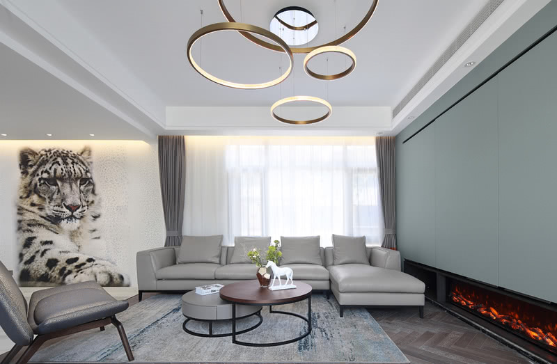 改变了传统意义上的面对电视机的沙发，给予客厅更多的空间视觉