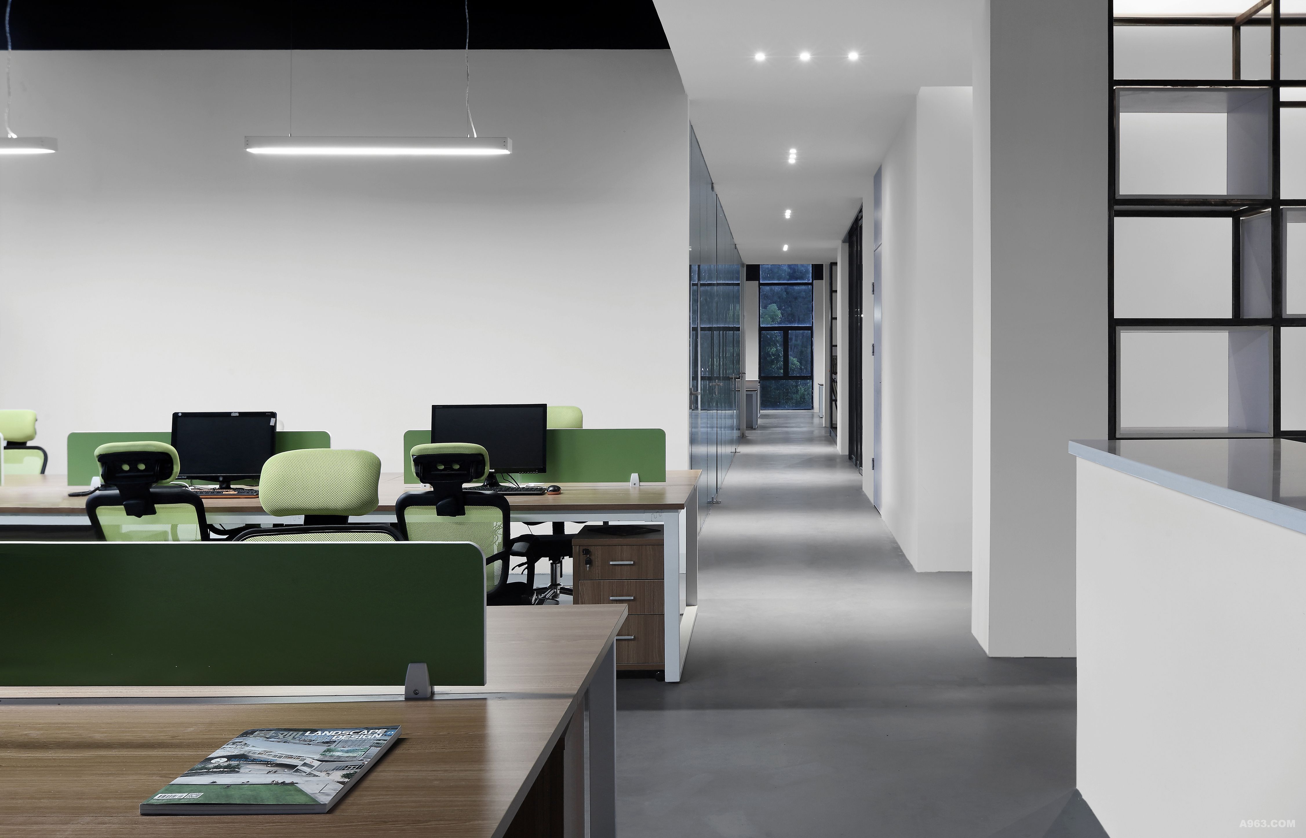 洁白空间里的一抹橄榄绿，鲜活了景观设计办公区
