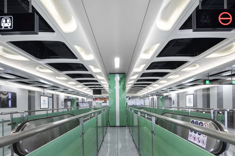 深圳地铁5号线前湾公园站站厅装饰效果照片