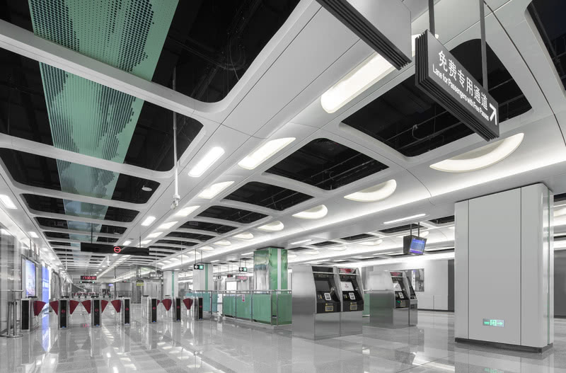 深圳地铁5号线前湾公园站站厅天花造型效果照片