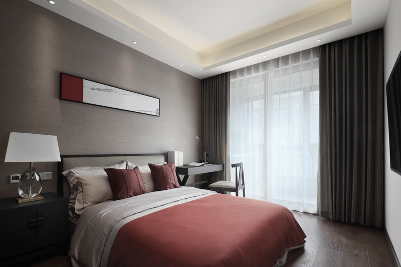 含蓄内敛的软装配饰，搭配低饱和度的胭脂红，让客房舒适、低奢、品味互相融合，发挥特有魅力。