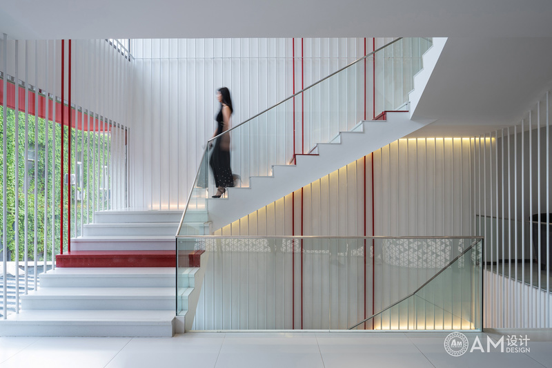 雷雨明|北京太合音乐集团楼梯设计

AM设计独特打造蜿蜒回环的楼梯，简洁有力的线条构造，充满视觉韵律之美，使得空间层次感分明。