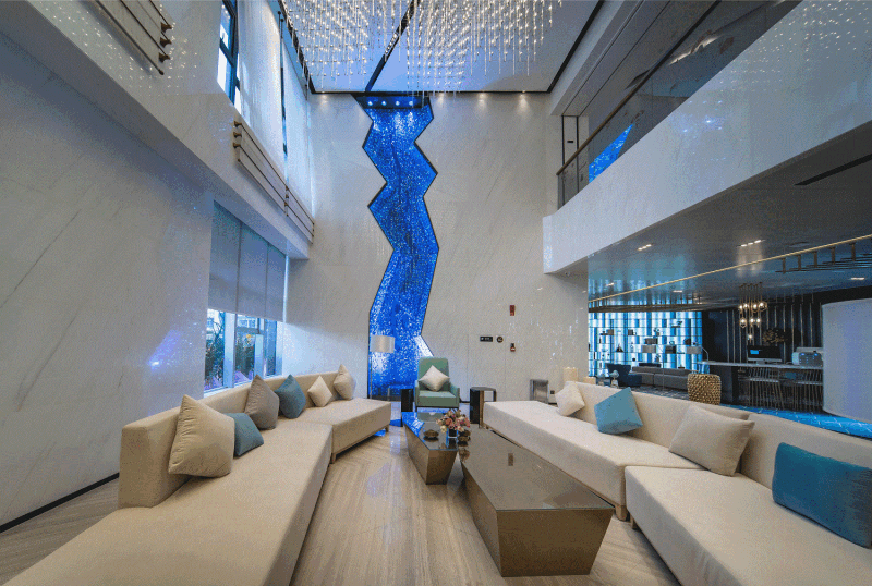 雷雨明|西安金磐酒店大堂休息区设计

置身于整个大堂空间中，透过流动的光源与相互交错的线条能清晰感知设计师赋予空间的温情和空间与体验者之间相互发现的乐趣。