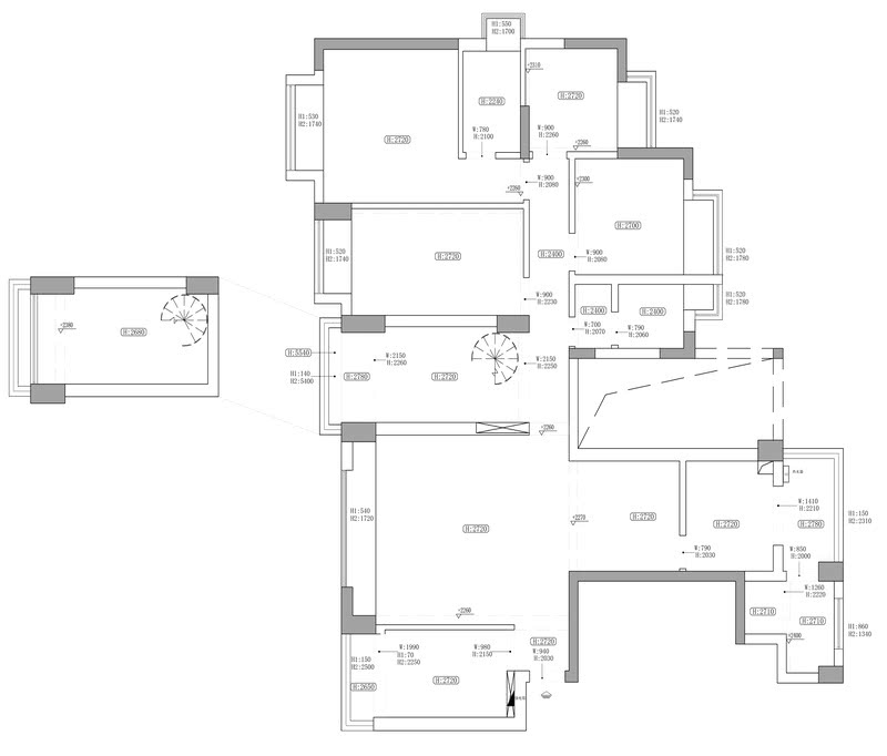 改造前：
原始结构整体的空间局部较为受限，餐厅、厨房空间狭窄。
进门直接看到一个狭长的走廊。
楼梯的位置限制了空间的更多可能性。
主卧空间狭小，并没有体现主人房的地位。