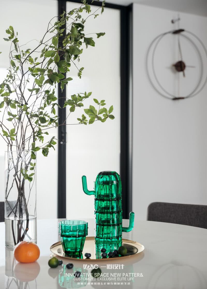 创意网红仙人掌玻璃杯，分开为杯子，合起来是仙人掌，精致满分。
Creative web celebrity cactus glass, divided into cups, together is cactus, delicate full marks
