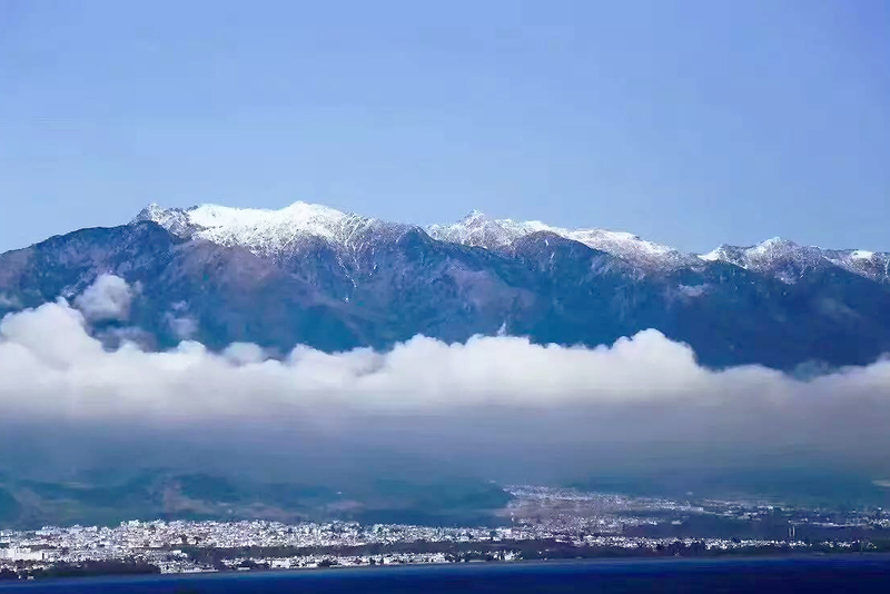 ▲ 苍山、洱海、玉带云
Cangshan Mountain, Erhai Lake, and Jade Belt Clouds ©Internet