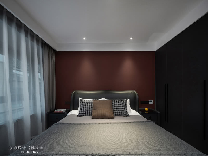 卧室空间相对紧促，所以整体以简洁为主，用色彩打破空间的沉闷感，配以柔软而干练的床品，赋予了空间生命力。