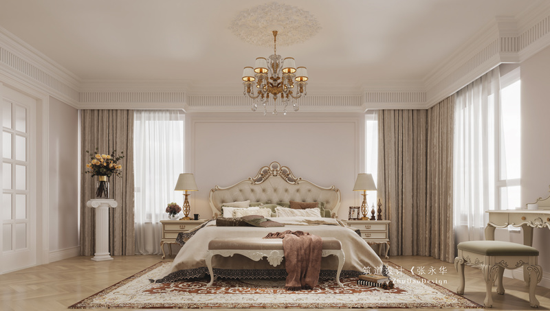 精致华美的欧式大床与整体风格相呼应，木质的床头柜沉稳而有质感，配以柔和雅致的床品营造出柔和舒适的卧眠空间。