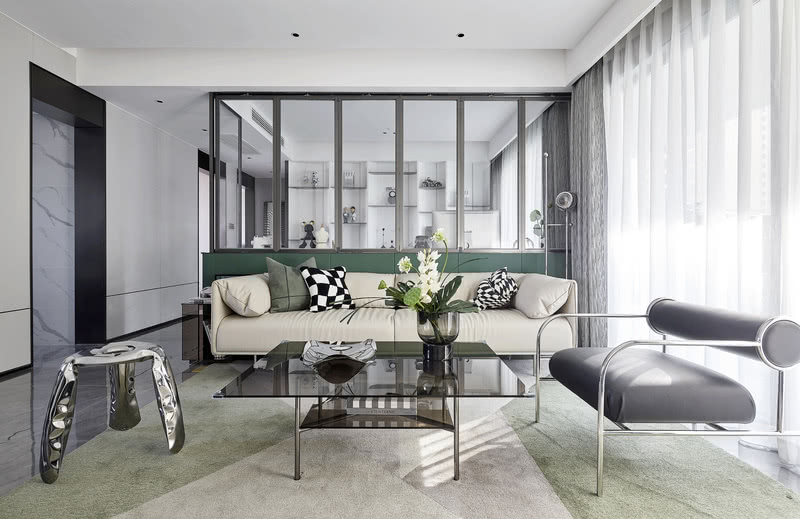 以绿色为主题色的客厅空间，给人以清新自然之感，仿佛置身与大自然，呼吸间都是清爽舒适的感觉。