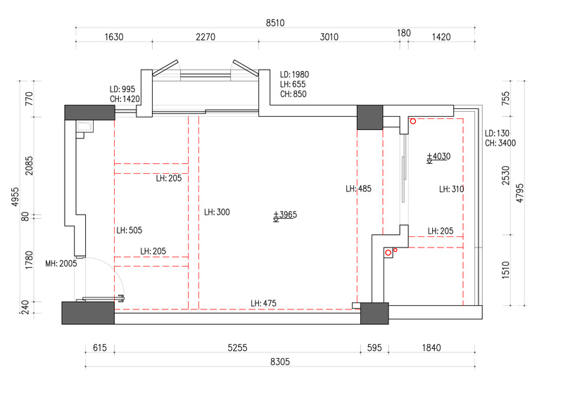 原始户型图
1.原户型是一个层高较矮的小复式，且有几条不可避免的大梁
2.除阳台外，房子无任何隔断，根据需求进行合理分隔
3.在满足各功能区域划分的同时，有较大的储物需求
4.二层为卧室，做两室配置