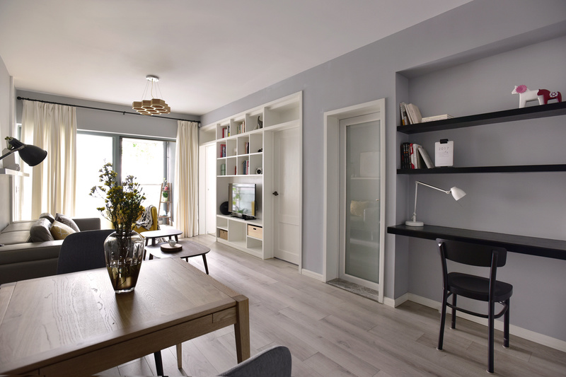 客厅+书房+餐厅的复合功能区域，共用通道更节省空间。