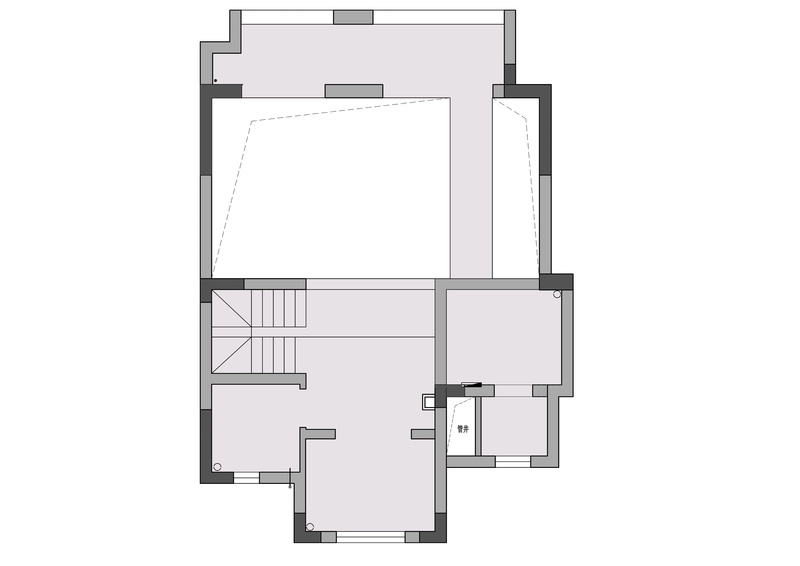 改造前的二层平面图：1、客厅上方是挑空位置，二楼面积不够屋主居住。2、二楼为生活居住区，洗衣晾晒没有位置。3、目前二楼需要三间卧室+衣帽间，空间需要重新规划分区。