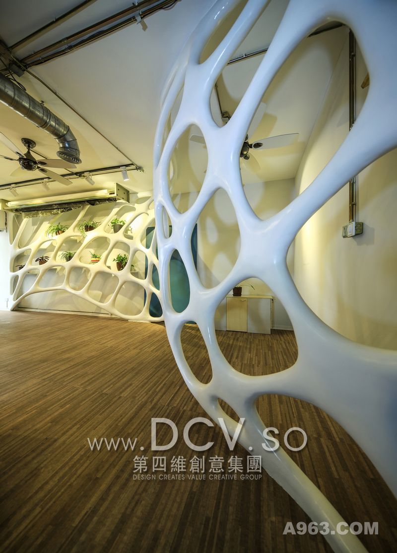 西安最受网友称赞的多功能厅设计-DCV第四维创意集团复古怀旧办公室