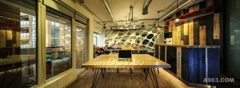 西安最受网友称赞的多功能厅设计-DCV第四维创意集团复古怀旧办公室