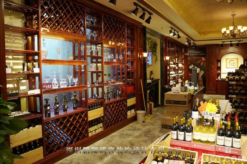 美隆堡酒窖珠江新城形象店位于广州市CBD商圈中心，是集品酒沙龙、定制式中西宴会葡萄酒佳酿的收藏和销售为一体的时尚专业酒窖。