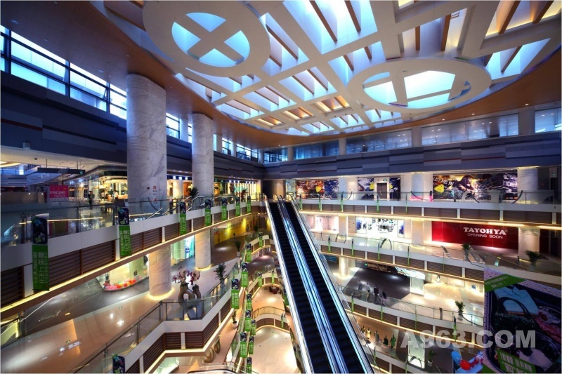 沈阳中粮大悦城内景图
沈阳中粮大悦城内是姜峰室内设计参与的购物中心设计项目之一。
