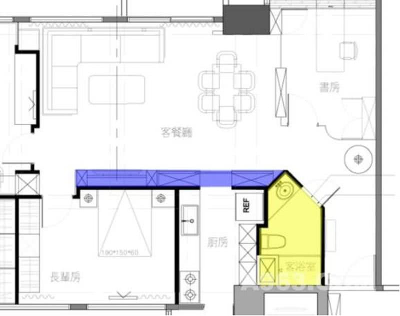 ●大前提： 空间的现况中，窄小的门厅与客厅配置无法表现屋主的好客与大器的个性。动线也不流畅，使得空间在人体工学尺度上有许多盲点。 ★小前提：在平面图中，客浴室(黄)原直角墙面改成45度角，扩张了客浴室空间，并且产生特别的美感，并且延伸至客厅电视墙(蓝)，配置了收纳柜，让外表看起来为和谐，而内在有功能，符合客户所期望的「合目的性美」与「美的秩序」。