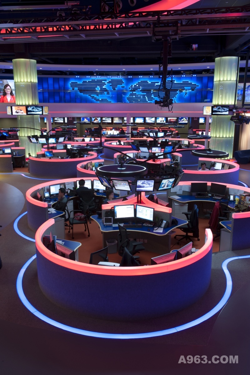 Journalists and associated sta
Journalists and associated staff are accommodated throughout the entire floor area seated in a number of sunken “pods” or in rows of fixed seating to provide a dramatic backdrop the news readers.