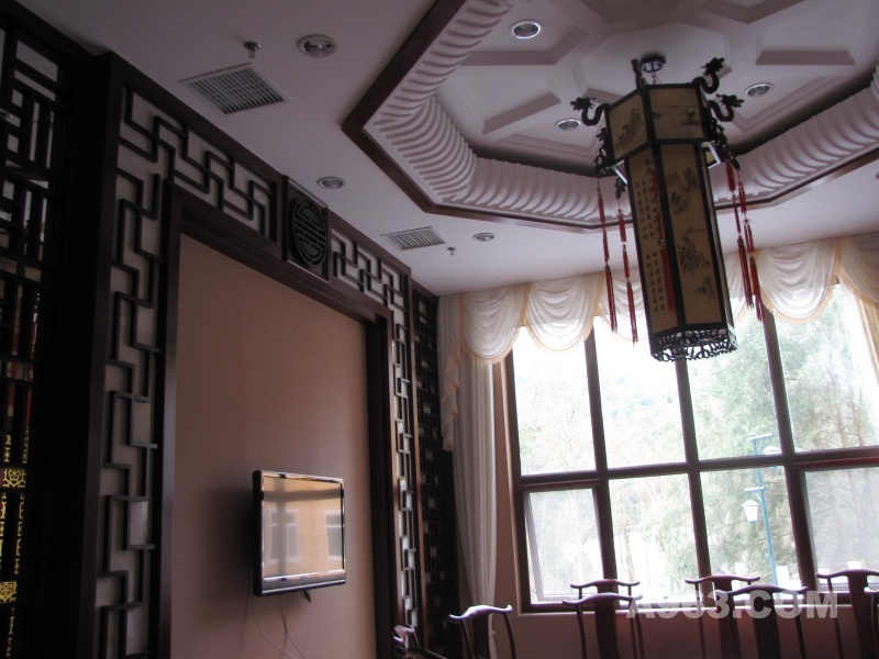 中餐包房1
阳明山阆苑酒店位于中国国家级自然保护区、国家AAA级旅游区阳明山，建筑
面积15000平方米，集会议培训和旅游接待休闲于一体的酒店。
