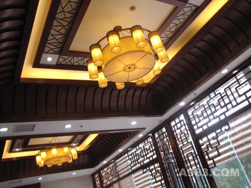 餐厅1
阳明山阆苑酒店位于中国国家级自然保护区、国家AAA级旅游区阳明山，建筑
面积15000平方米，集会议培训和旅游接待休闲于一体的酒店。
