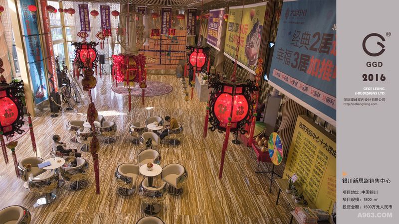     一个个灯笼带来中国式的喜庆，在光与影纵横交织下，浓浓的民族气息扑面而来。给人带来前卫、现代的东方韵意。
