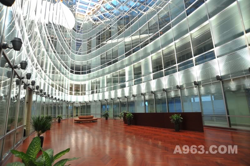 34层中空
辽宁锦州银行5A级高端写字楼办公空间设计