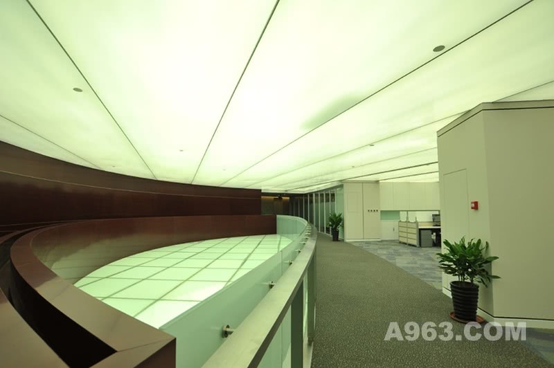 35层办公区
辽宁锦州银行5A级高端写字楼办公空间设计