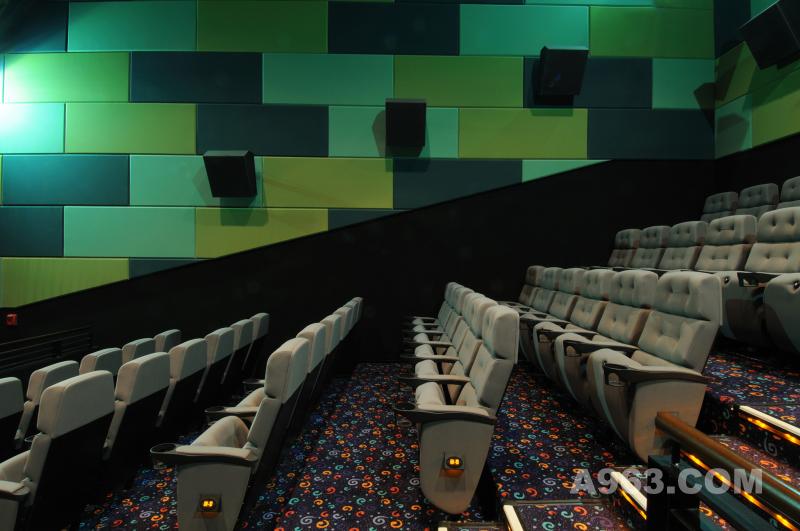 电影院
白色航空座椅，柔软材质令人倍感舒适。