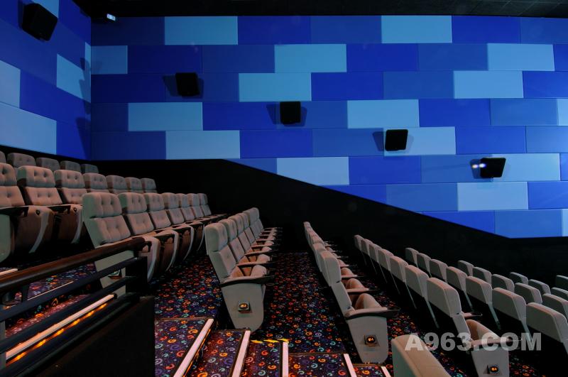 电影院
环绕音响有效增强影院音响效果。