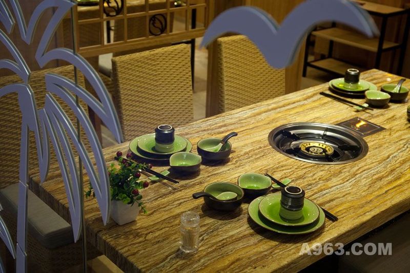 图六：深圳锦园四季椰子鸡餐厅设计 餐桌特写
